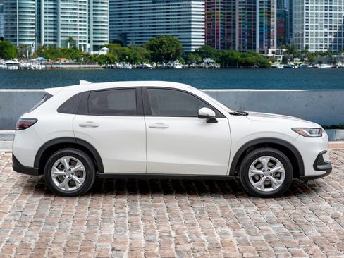 Certified 2023 Honda HR-V LX image 4