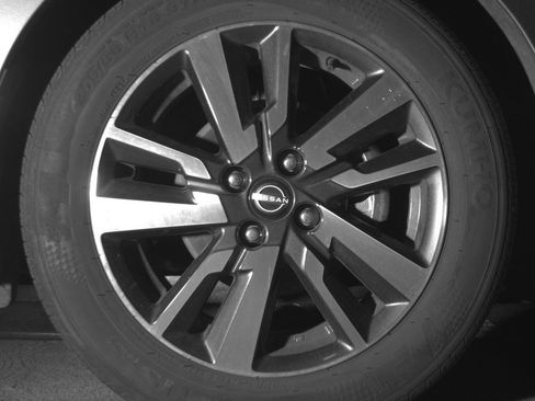 Used 2025 Nissan Versa SV image 13