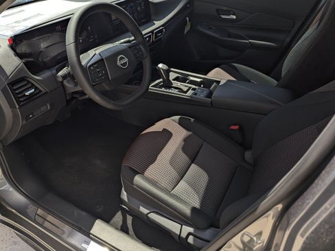 New 2026 Nissan Sentra SR w/ Floor Mat Package FWD image 9