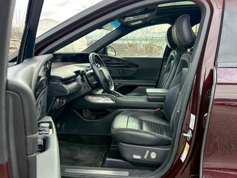 Certified 2024 Lincoln Nautilus Reserve w/ Equipment Group 202A image 18