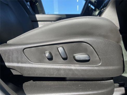 Certified 2025 Cadillac XT6 Premium Luxury AWD/4WD image 39