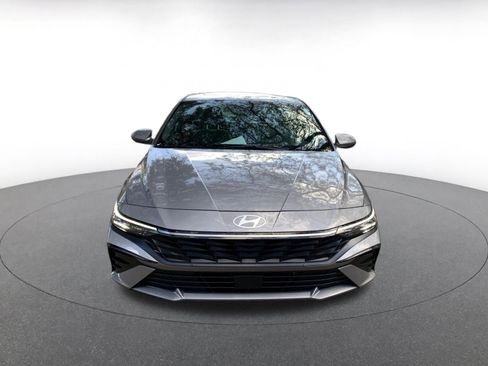 Used 2025 Hyundai Elantra Limited image 2