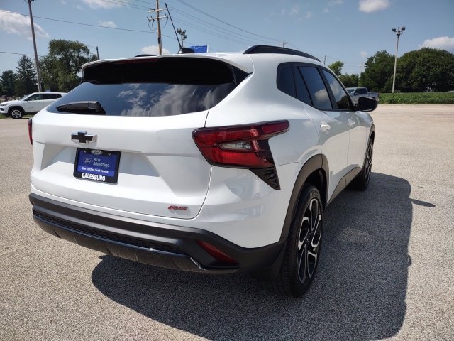 Used 2025 Chevrolet Trax RS w/ Sunroof Package FWD image 5
