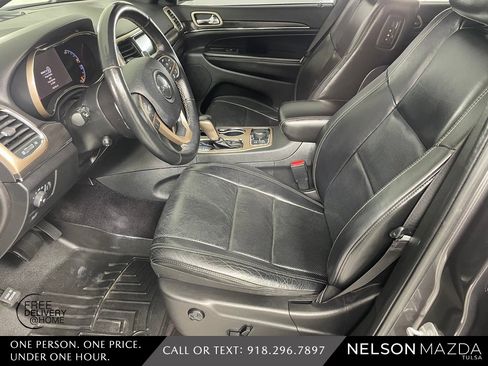 Used 2017 Jeep Grand Cherokee Limited w/ Luxury Group II image 18