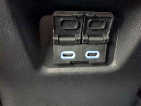 Used 2023 Toyota RAV4 XLE Premium image 17