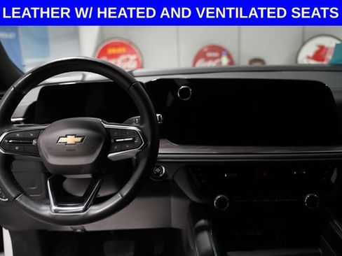 Used 2025 Chevrolet Tahoe Premier AWD/4WD image 2
