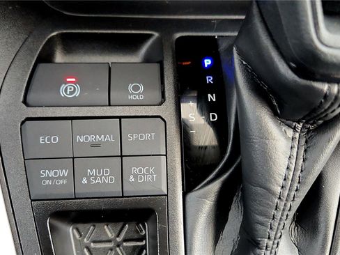 Used 2025 Toyota RAV4 LE image 33