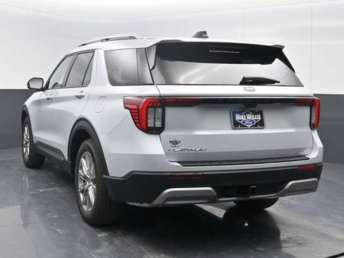 Used 2025 Ford Explorer Platinum image 5