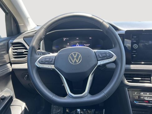 Used 2025 Volkswagen Taos SE AWD/4WD image 11