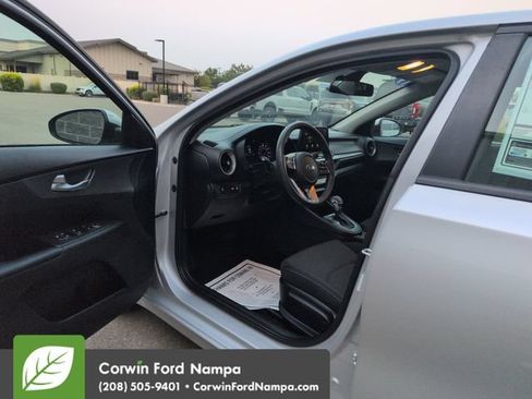 Used 2019 Kia Forte LXS FWD image 9