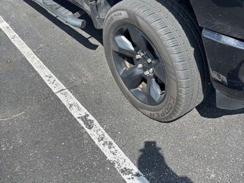 Used 2019 RAM 1500 Big Horn AWD/4WD image 3