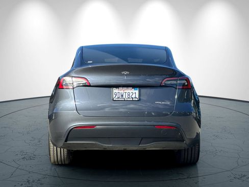 Used 2023 Tesla Model Y Long Range image 5