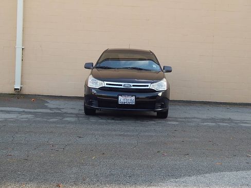 Used 2010 Ford Focus SE image 8