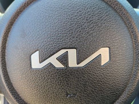 Used 2025 Kia Soul LX w/ LX Technology Package FWD image 35