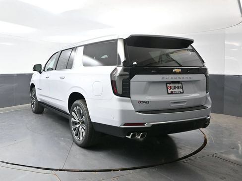 New 2026 Chevrolet Suburban High Country AWD/4WD image 11
