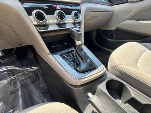 Used 2019 Hyundai Elantra SEL FWD image 29