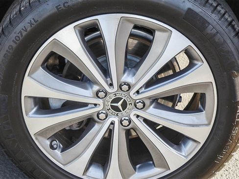 Used 2021 Mercedes-Benz GLE 350 w/ Premium Package image 11