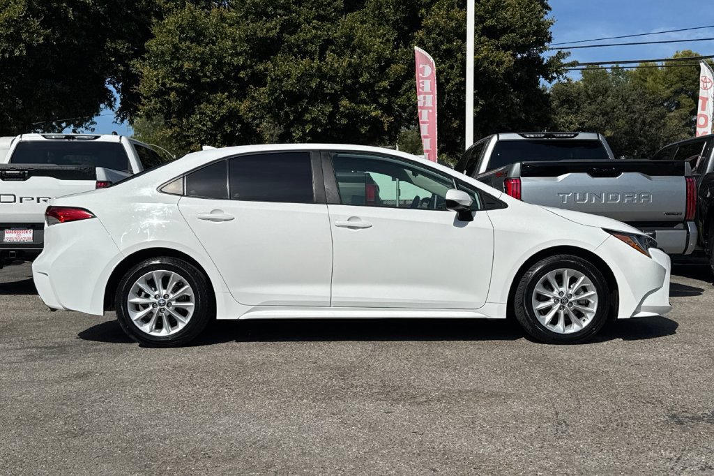 Used 2021 Toyota Corolla LE w/ LE Convenience Package FWD image 2