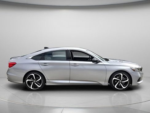 Used 2022 Honda Accord Sport image 3