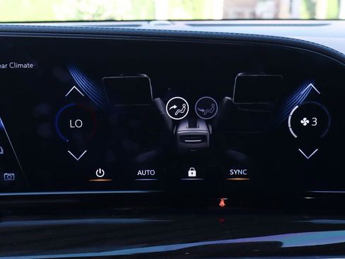 Used 2023 Cadillac Escalade Sport Platinum w/ LPO, ONYX Package image 40