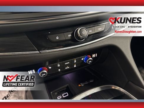 Used 2024 Buick Enclave Essence image 31