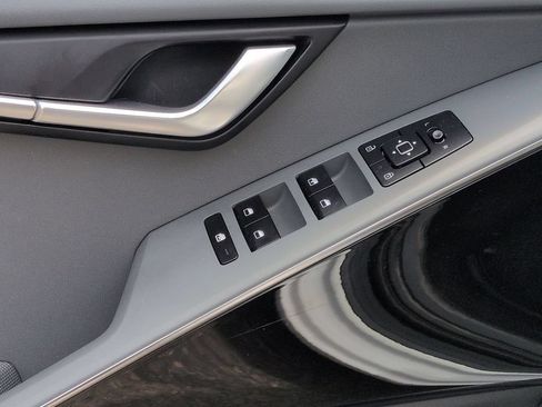 Used 2025 Kia Niro EX FWD image 24