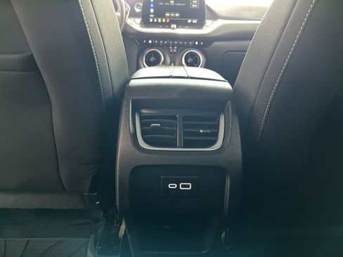 Used 2024 Chevrolet Blazer LT w/ Convenience Package FWD image 16