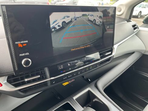 Used 2025 Toyota Sienna XLE w/ XLE Plus Package FWD image 20