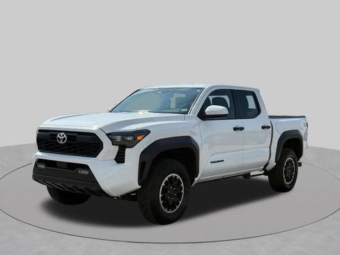 Used 2025 Toyota Tacoma TRD Off-Road AWD/4WD image 9