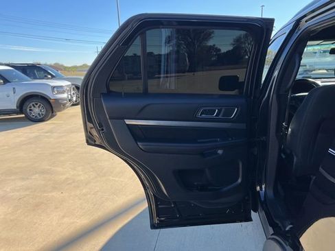 Used 2018 Ford Explorer XLT image 16