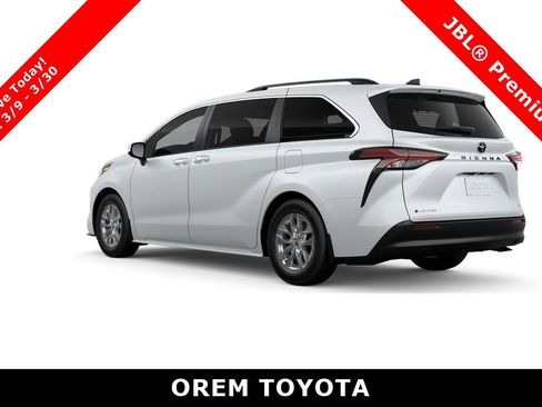 New 2026 Toyota Sienna XLE image 6