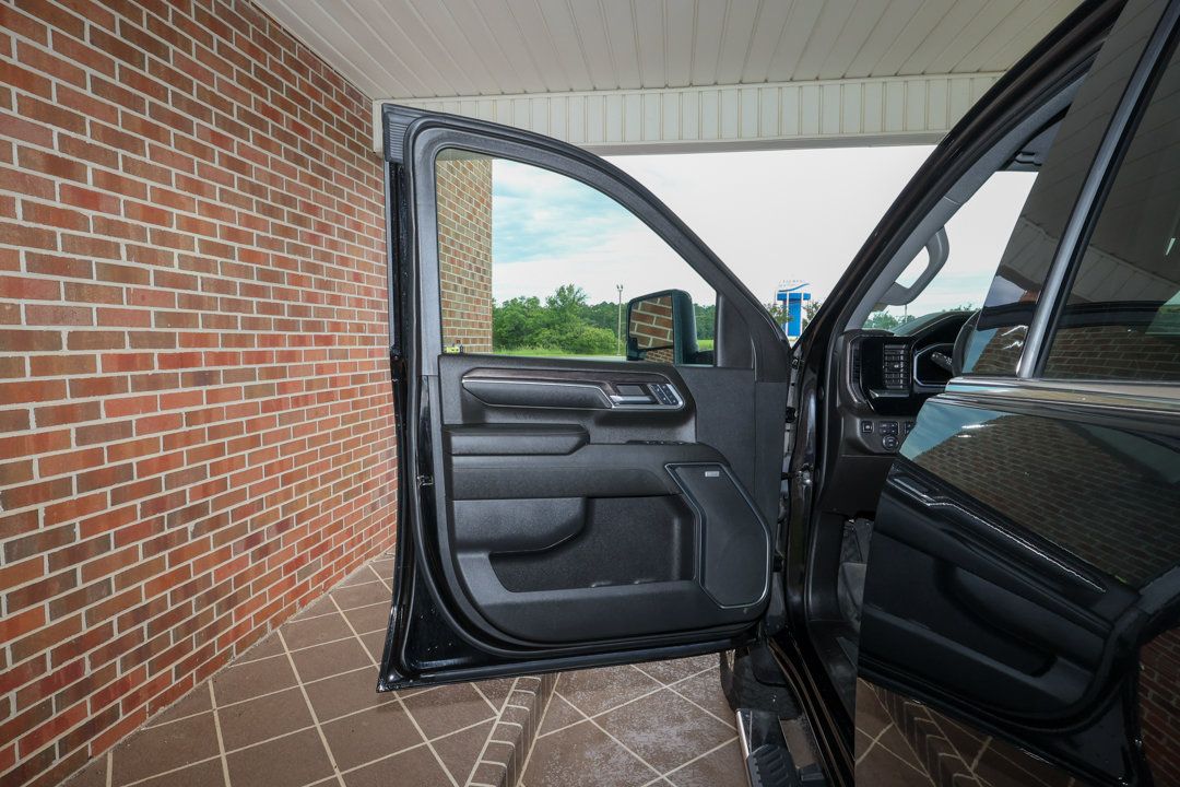Used 2024 Chevrolet Silverado 2500 LTZ w/ LTZ Convenience Package AWD/4WD image 13