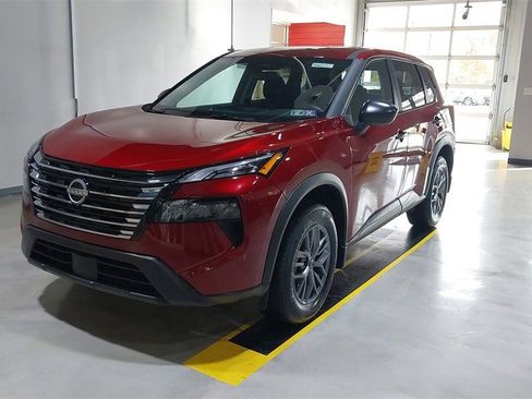 Used 2025 Nissan Rogue S AWD/4WD image 18