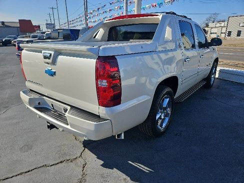Used 2013 Chevrolet Avalanche LTZ image 5
