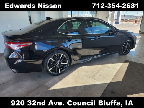 Used 2019 Toyota Camry XSE image 6