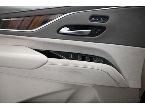 Used 2023 Cadillac Escalade Premium Luxury Platinum image 8