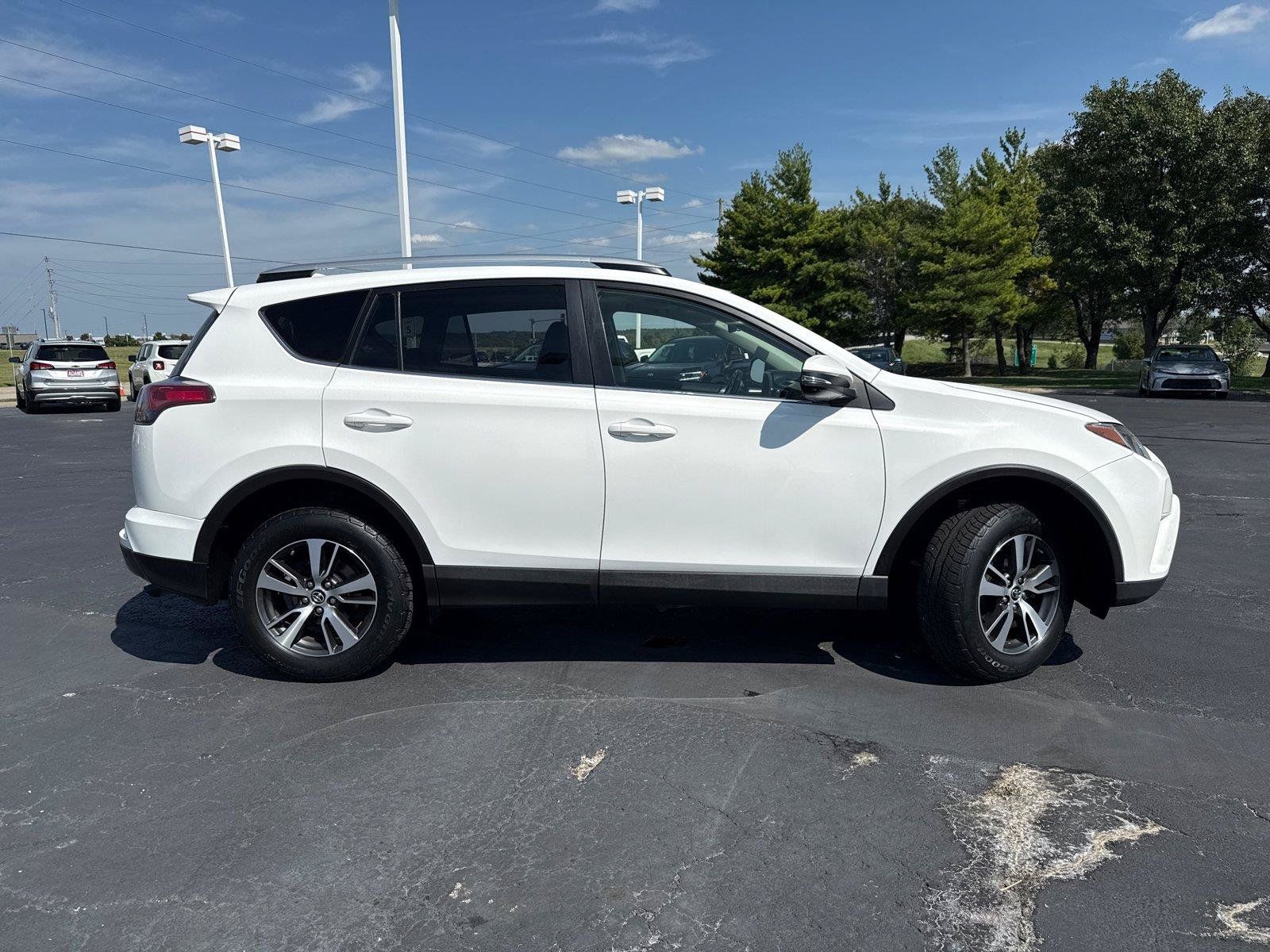 Used 2016 Toyota RAV4 XLE w/ Convenience Package FWD image 10