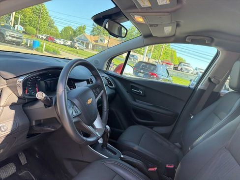 Used 2022 Chevrolet Trax LT w/ LT Convenience Package AWD/4WD image 9