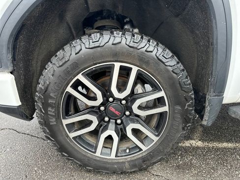 Used 2022 GMC Sierra 1500 AT4 w/ AT4 Preferred Package image 19