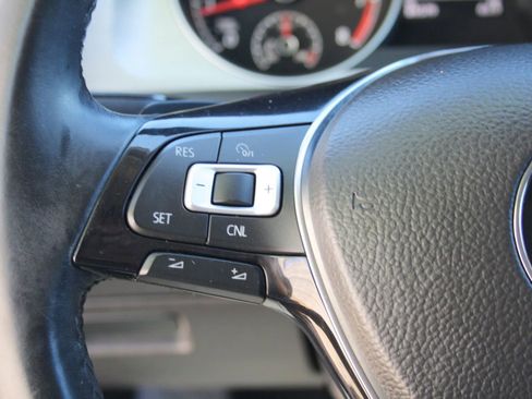 Used 2015 Volkswagen Golf S FWD image 23