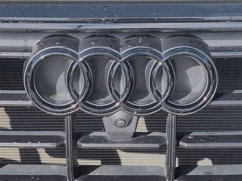 Used 2023 Audi Q8 Premium Plus image 5