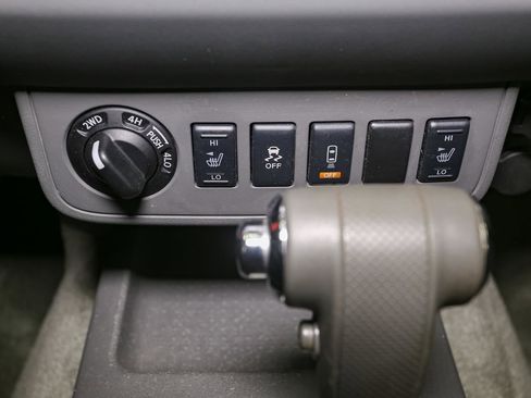 Used 2015 Nissan Frontier SV w/ SV Value Truck Package AWD/4WD image 29