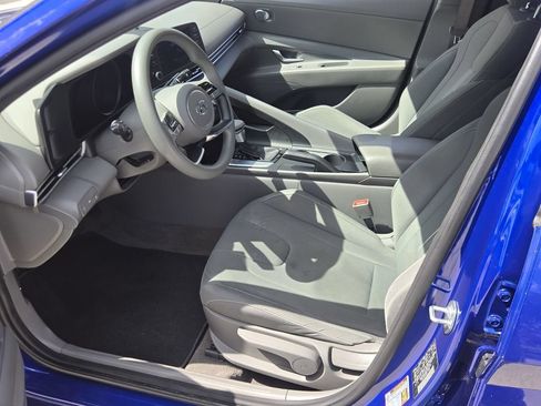 Used 2023 Hyundai Elantra SEL FWD image 10