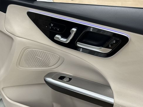 Used 2025 Mercedes-Benz C 300 Sedan image 32