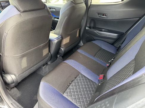 Used 2020 Toyota C-HR XLE FWD image 17