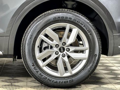 Used 2023 Audi Q5 2.0T Premium w/ Convenience Package image 24