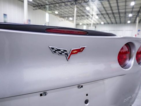 Used 2005 Chevrolet Corvette Convertible w/ Preferred Equipment Group RWD image 35