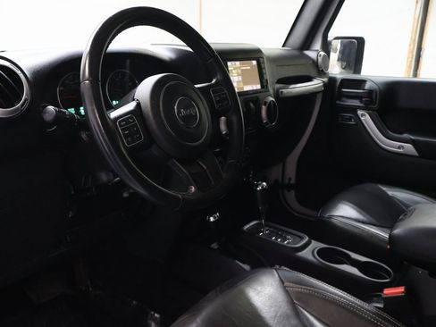 Used 2018 Jeep Wrangler Unlimited Sahara w/ Connectivity Group image 17