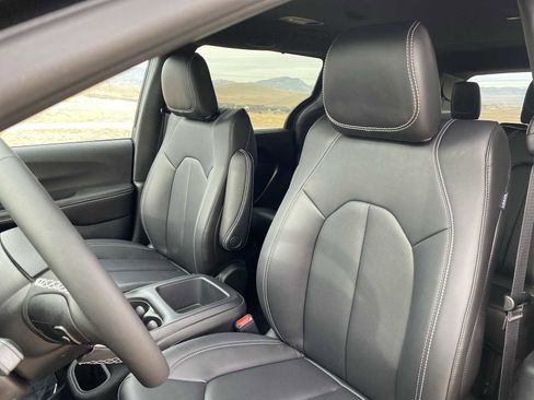 New 2026 Chrysler Pacifica Select image 19