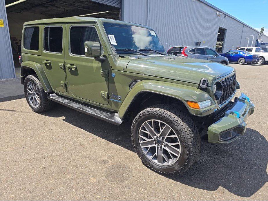 Used 2024 Jeep Wrangler High Altitude AWD/4WD image 2